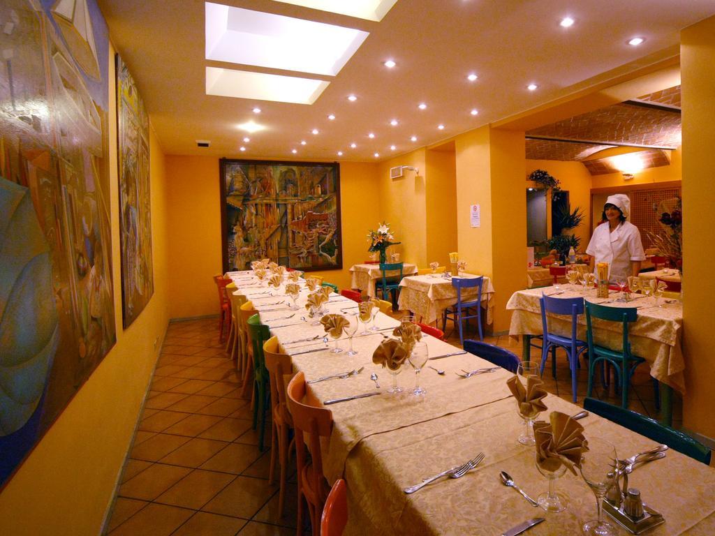 Albergo Ristorante Corsini 파불로넬프리그나노 외부 사진