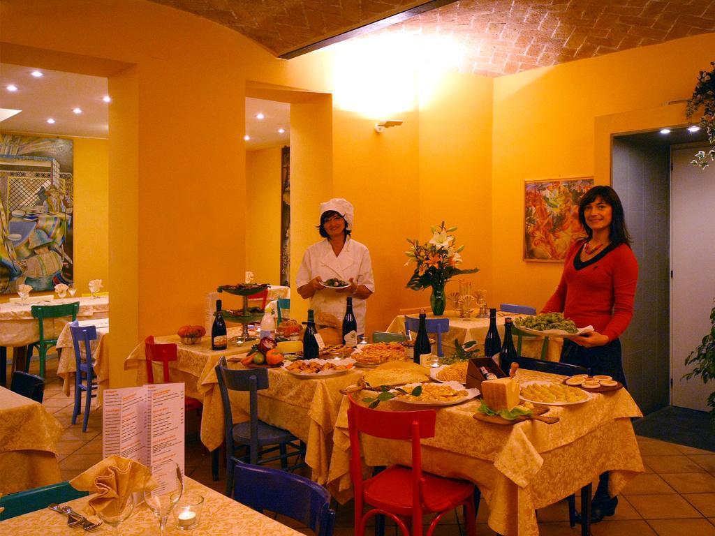 Albergo Ristorante Corsini 파불로넬프리그나노 외부 사진