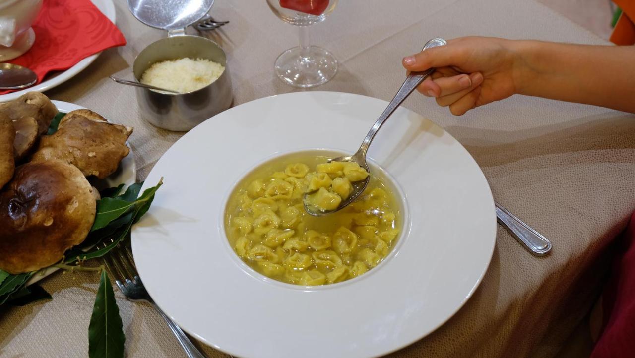 Albergo Ristorante Corsini 파불로넬프리그나노 외부 사진